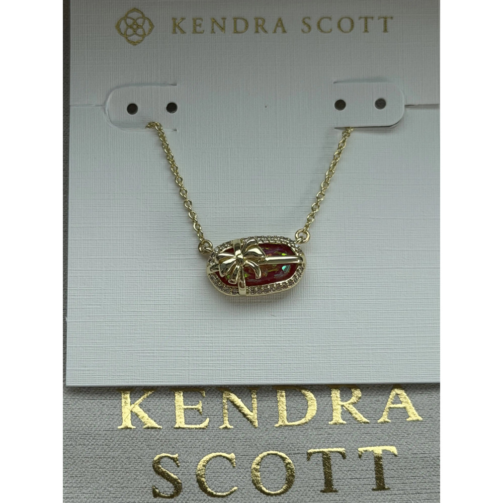 Kendra Scot pendant necklace